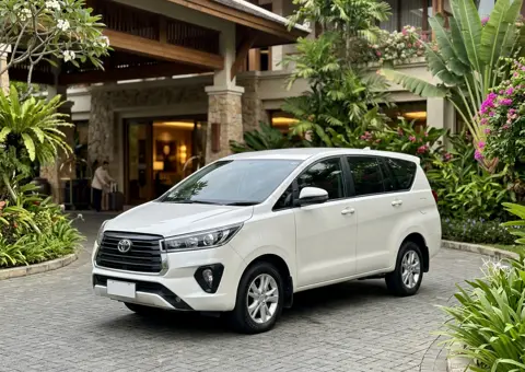 Innova Crysta taxi available for booking in Puri